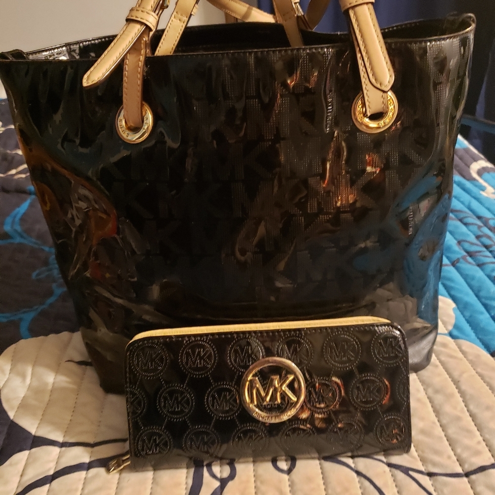 SOLD!!! Gorgeous MK bag and wallet